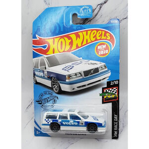 Hot Wheels 2020 HW Race Day 2/10 White Volvo 850 Estate With Black 10sp Wheels